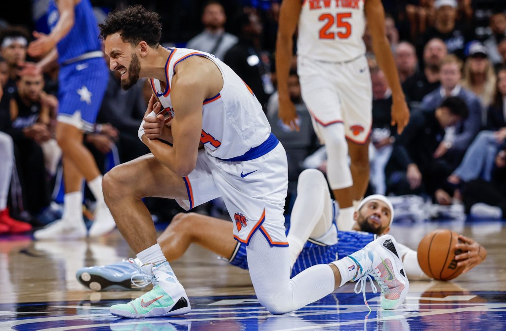 Landry Shamet grimaces after injuring his right shoulder during the Knicks' loss to the Magic.