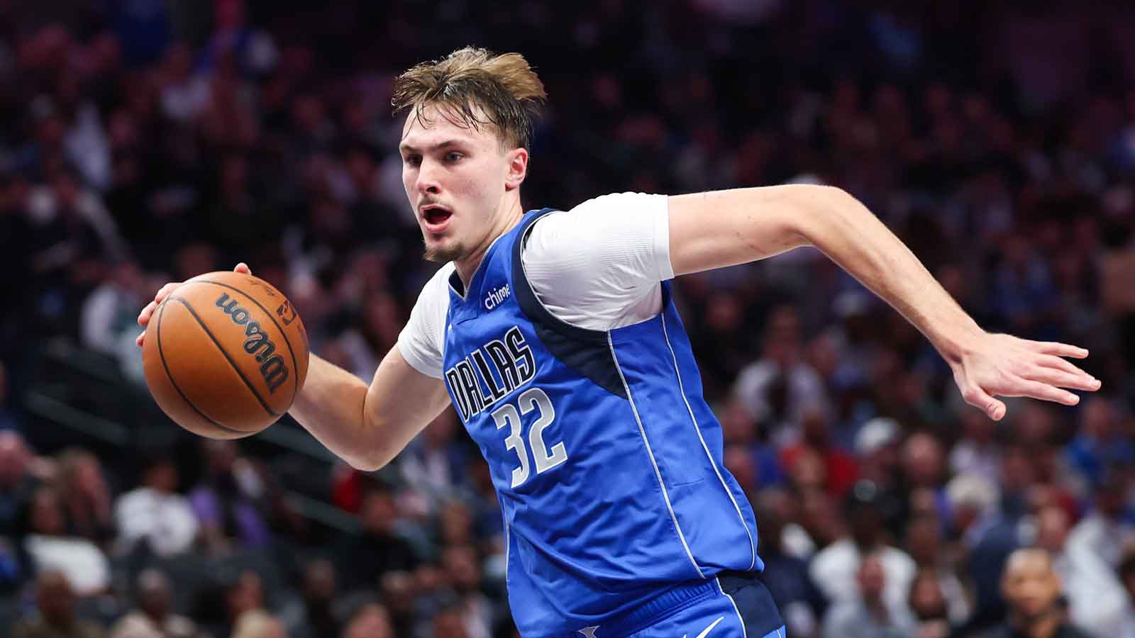 Mavericks forward Cooper Flagg (32) dribbles during the second half against the New Orleans Pelicans at American Airlines Center