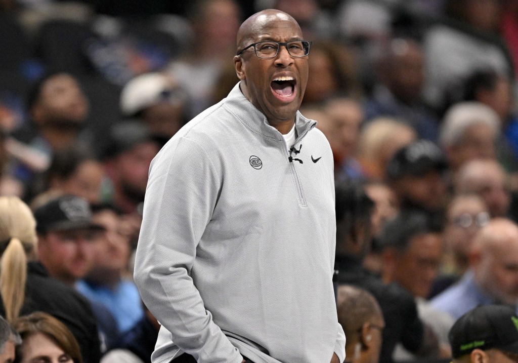 Mike Brown yells out instructions to his teams during the Knicks' 113-111 win over the Mavericks on Nov. 19, 2025 in Dallas.