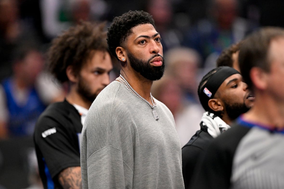 Anthony Davis Traded to 76ers, and 4 Other Ideas as Mavericks Trade Rumors Grow