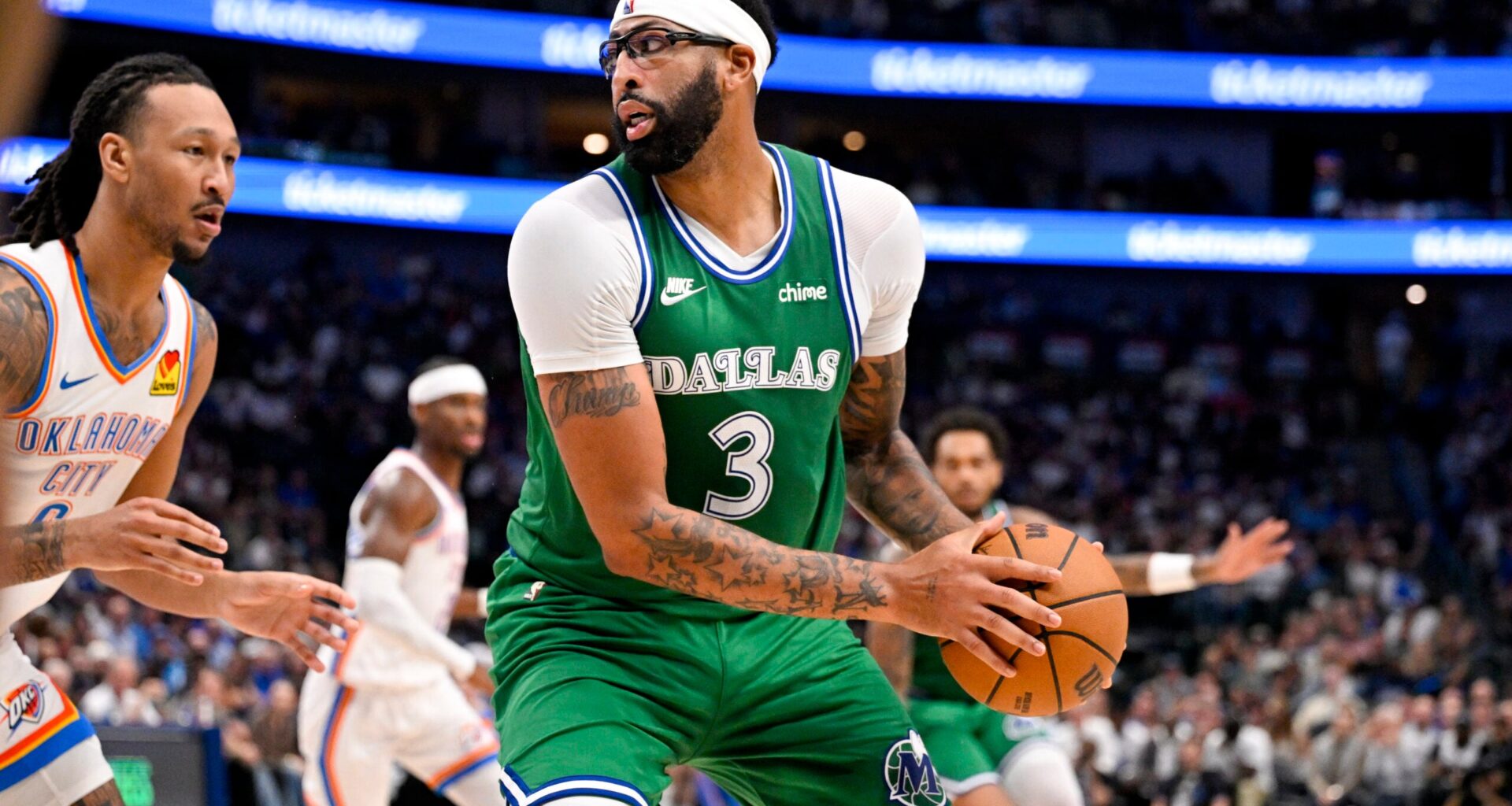 Knicks mock trade lands them Anthony Davis for All-Star center