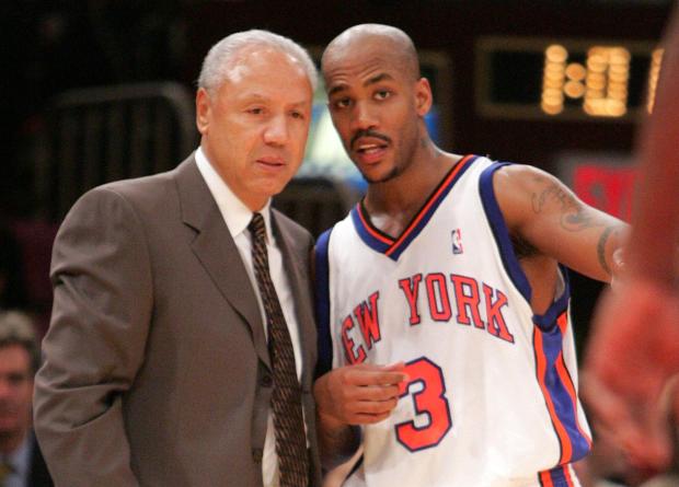 FILE – New York Knicks head coach Lenny Wilkens, left,...