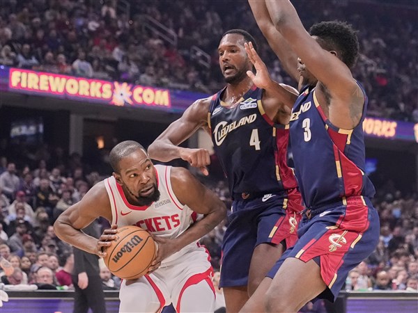 Rockets top Cavaliers 114-104 for fifth straight win