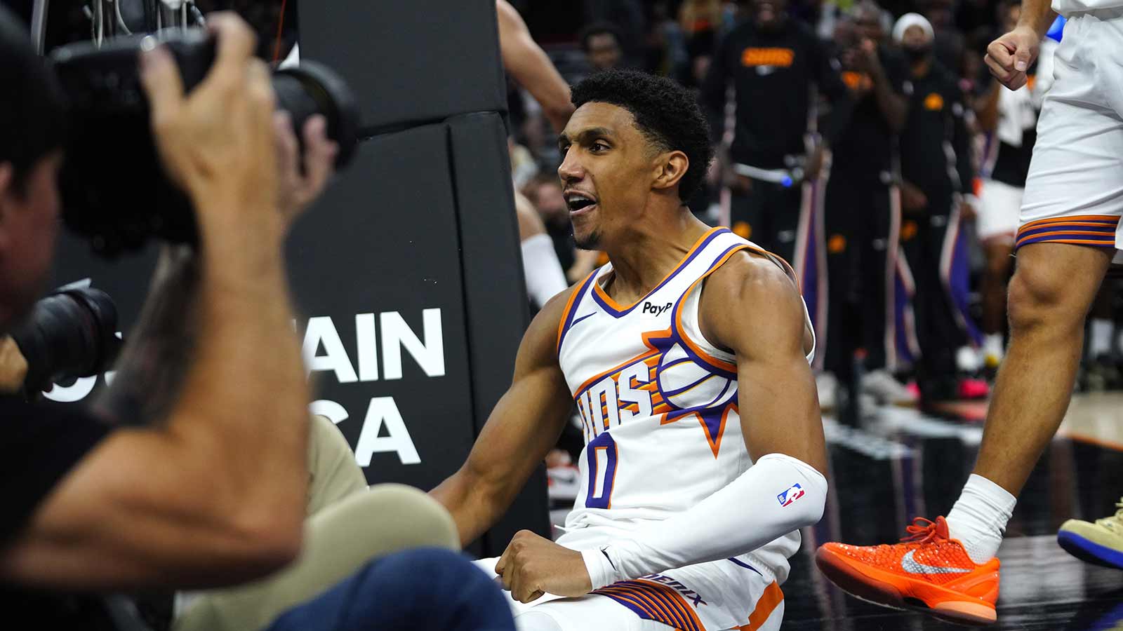 Suns forward Ryan Dunn (0) reacts after making a layup and drawing a foul on Clippers forward Brook Lopez (11) during a game at the Mortgage Matchup Center on Nov. 6, 2025.