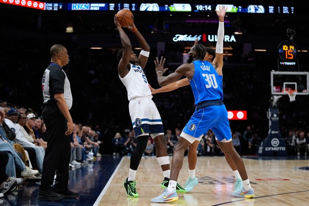 Anthony Edwards passes