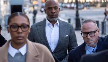 Portland Trail Blazers coach Chauncey Billups pleads not guilty in rigged poker games case