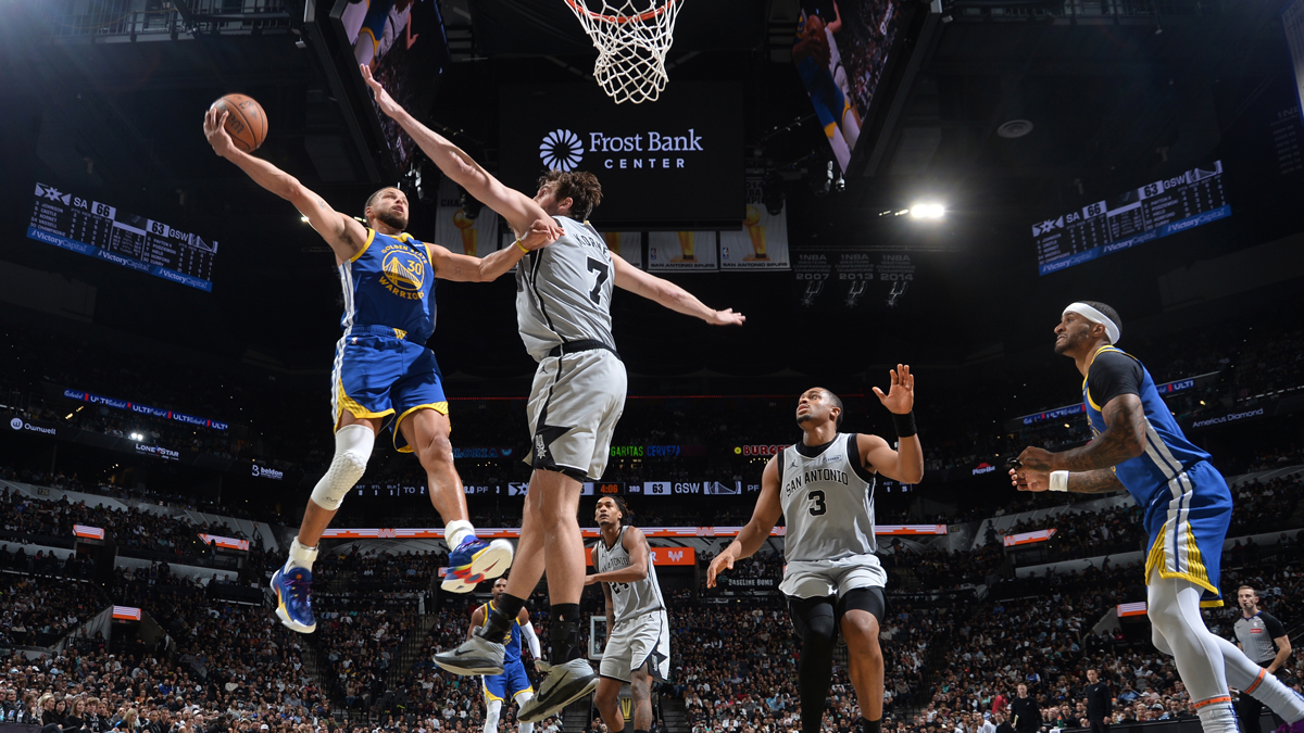 Steph Curry drops epic 49 to stun Spurs – NBC Sports Bay Area & California