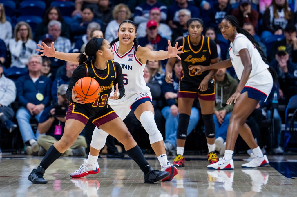 UConn women's basketball dismantles Loyola Chicago 85-31