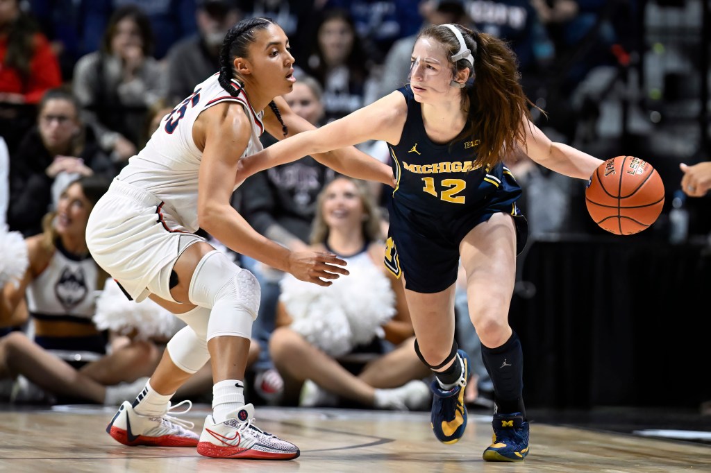 Azzi Fudd leads UConn women to thrilling win over Michigan