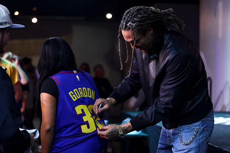 Aaron Gordon signed a particpant's Gordon jersey and participated in a panel discussion about wellness and creativity during the Soleful Connections shoe-painting event. Clarkson Creative Photography, for UCHealth.