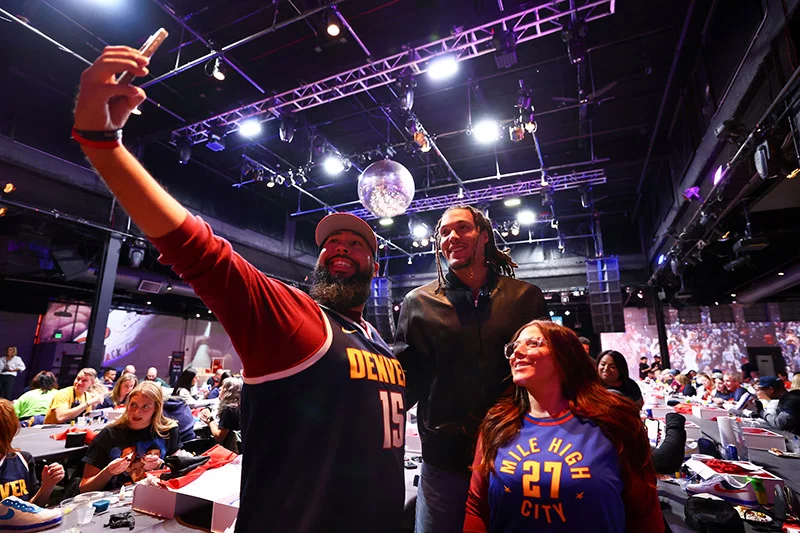 Soleful Connections, presented by UCHealth and the Denver Nuggets, brought together 100 pairs of people at ReelWorks Denver to create their own athletic shoe designs. Aaron Gordon, the Nuggets' 6'8" power forward, headlined the event and shared his thoughts on the power of creativity. Gordon, center, poses for a selfie during the Soleful Connections event. Photo: Clarkson Creative Photography, for UCHealth.