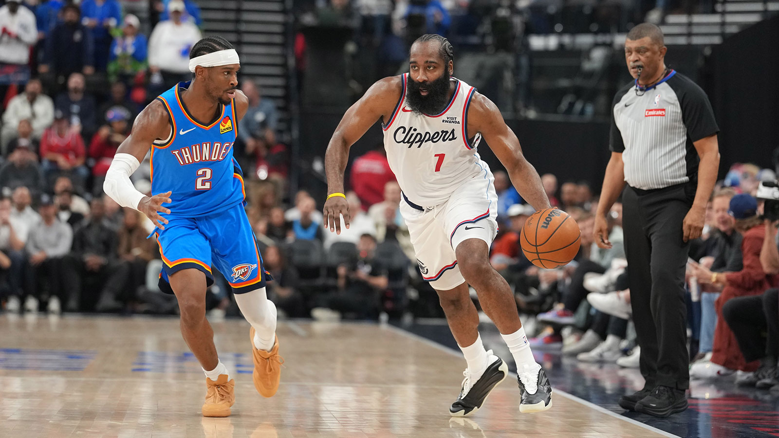 Thunder guard Shai Gilgeous-Alexander (2) in the first half at Intuit Dome