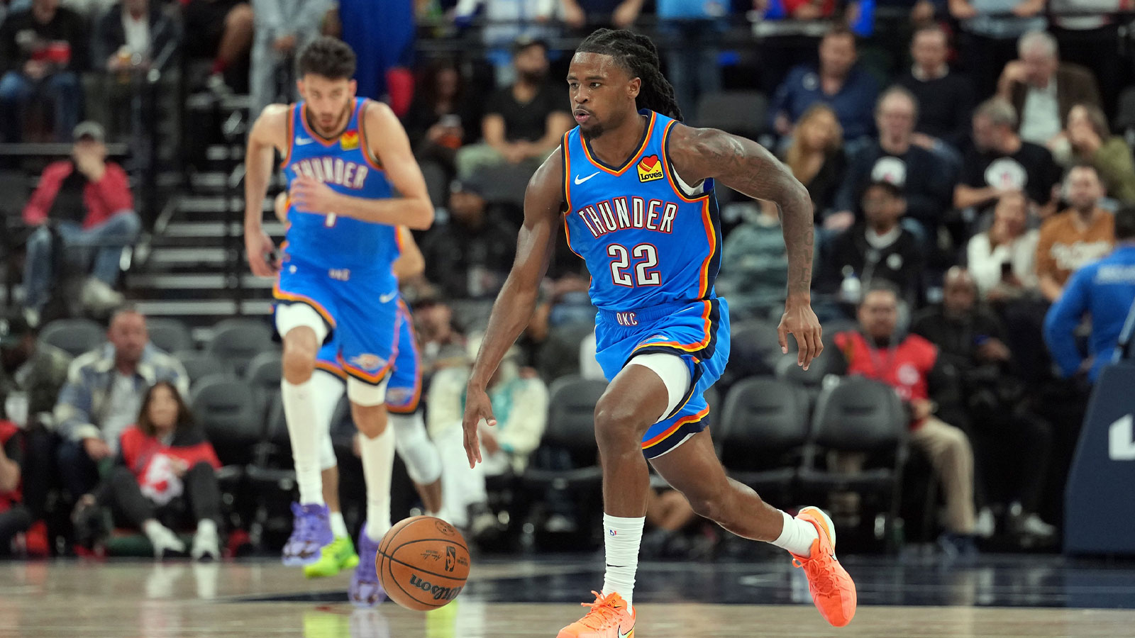 Thunder guard Cason Wallace (22) dribbles the ball against the LA Clippers in the second half at Intuit Dome