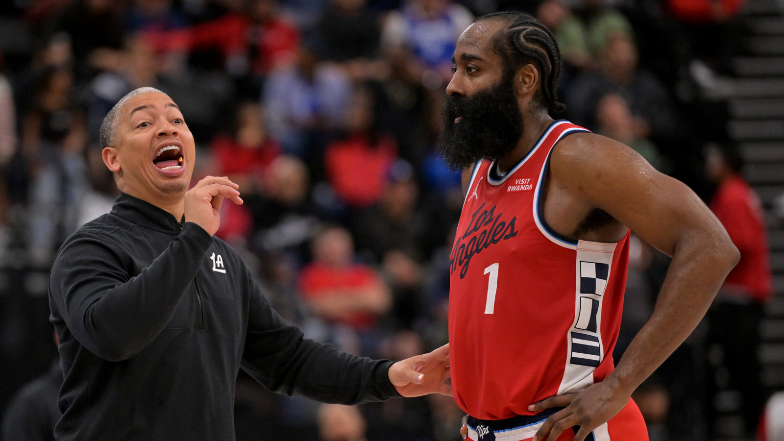  Los Angeles Clippers head coach Tyronn Lue and guard James Harden (1) on the sidelines during the second half against the Phoenix Suns at Intuit Dome.