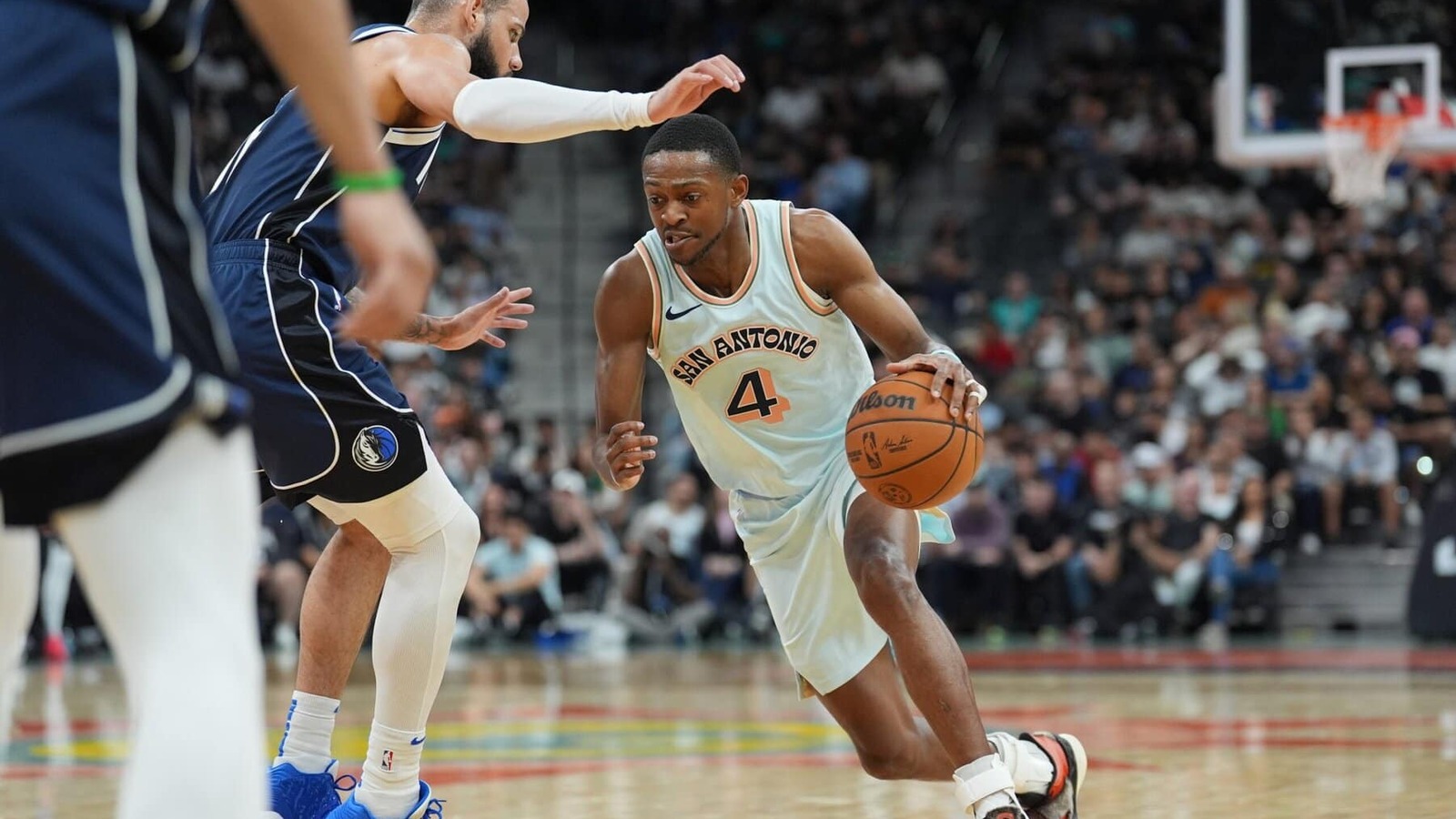 San Antonio Spurs Stun the Nuggets in Denver 139-136