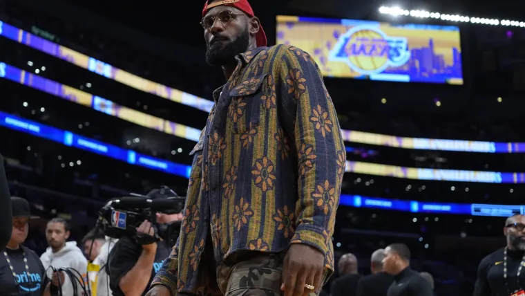 Why LeBron James isn't playing tonight for Lakers vs. Trail Blazers with Doncic, Reaves injury news image