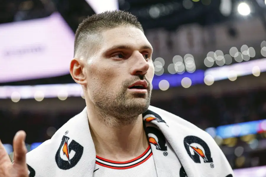 Chicago Bulls center Nikola Vucevic (9)