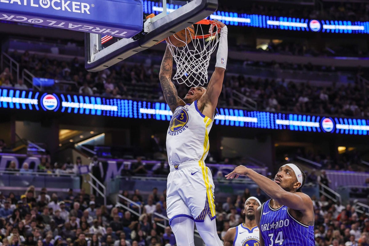 In pregame ceremony, Florida’s Todd Golden delivers championship ring to Warriors’ Will Richard: ‘It was special’