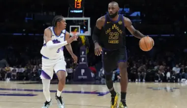 Lakers' LeBron James sends six-word message to Chris Paul after early retirement announcement image