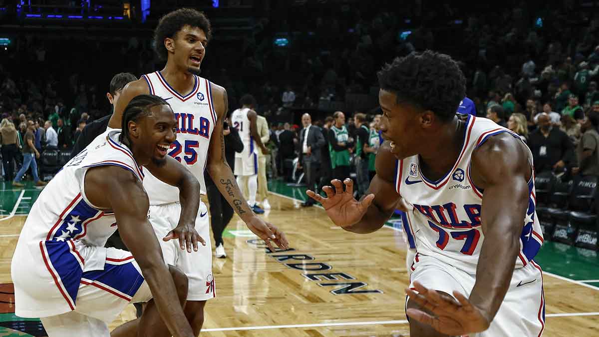 Philadelphia 76ers guard VJ Edgecombe (77) celebrates with guard Tyrese Maxey (0) and forward Dominick Barlow (25) after they defeated the Boston Celtics 117-116 at TD Garden.