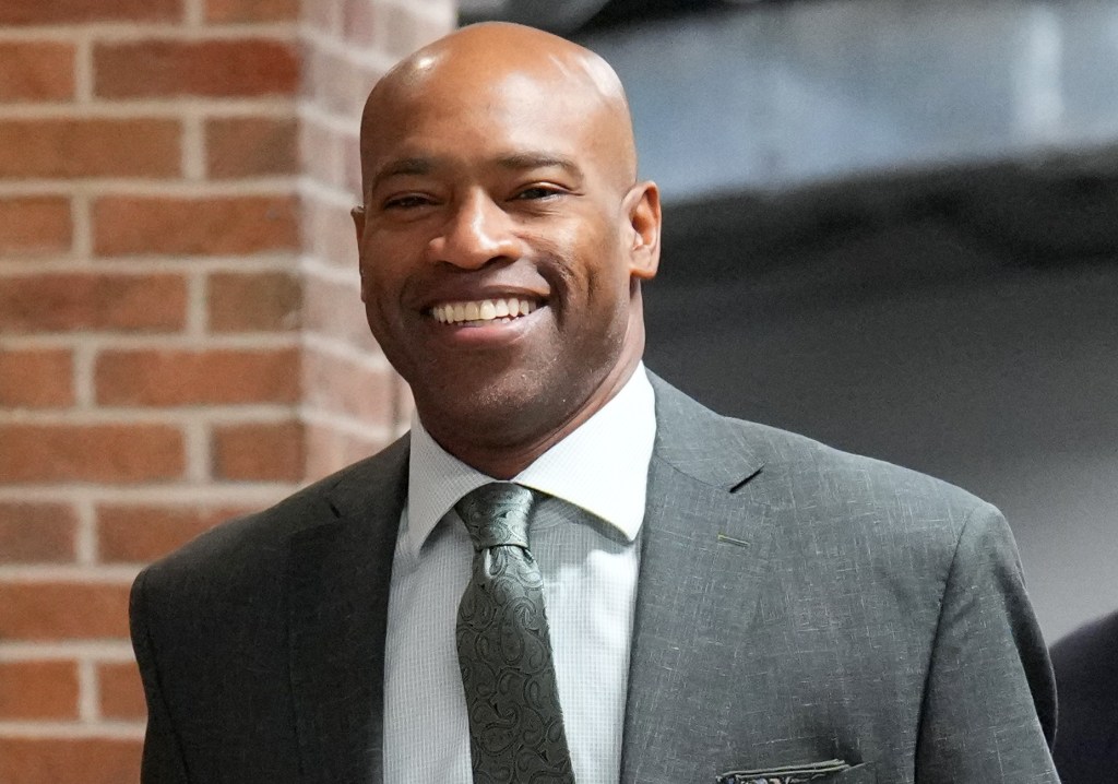 Hall of Famer and Nets legend Vince Carter talked with rookie Egor Dëmin recently.