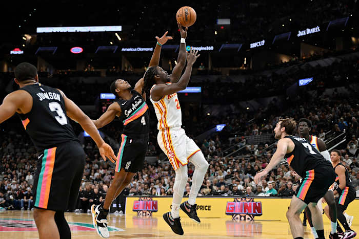 Fox, Johnson lead Spurs to third straight victory without Wembanyama, toppling Hawks 135-126