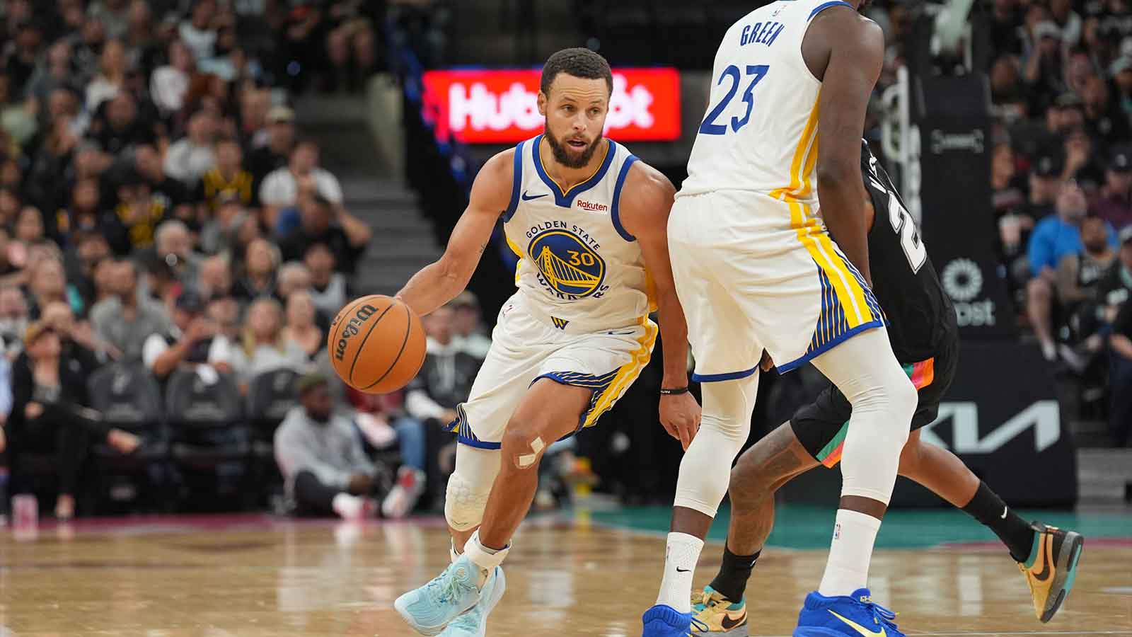 Golden State Warriors guard Stephen Curry (30) dribbles around a screen by forward Draymond Green (23) in the second half against the San Antonio Spurs at Frost Bank Center.