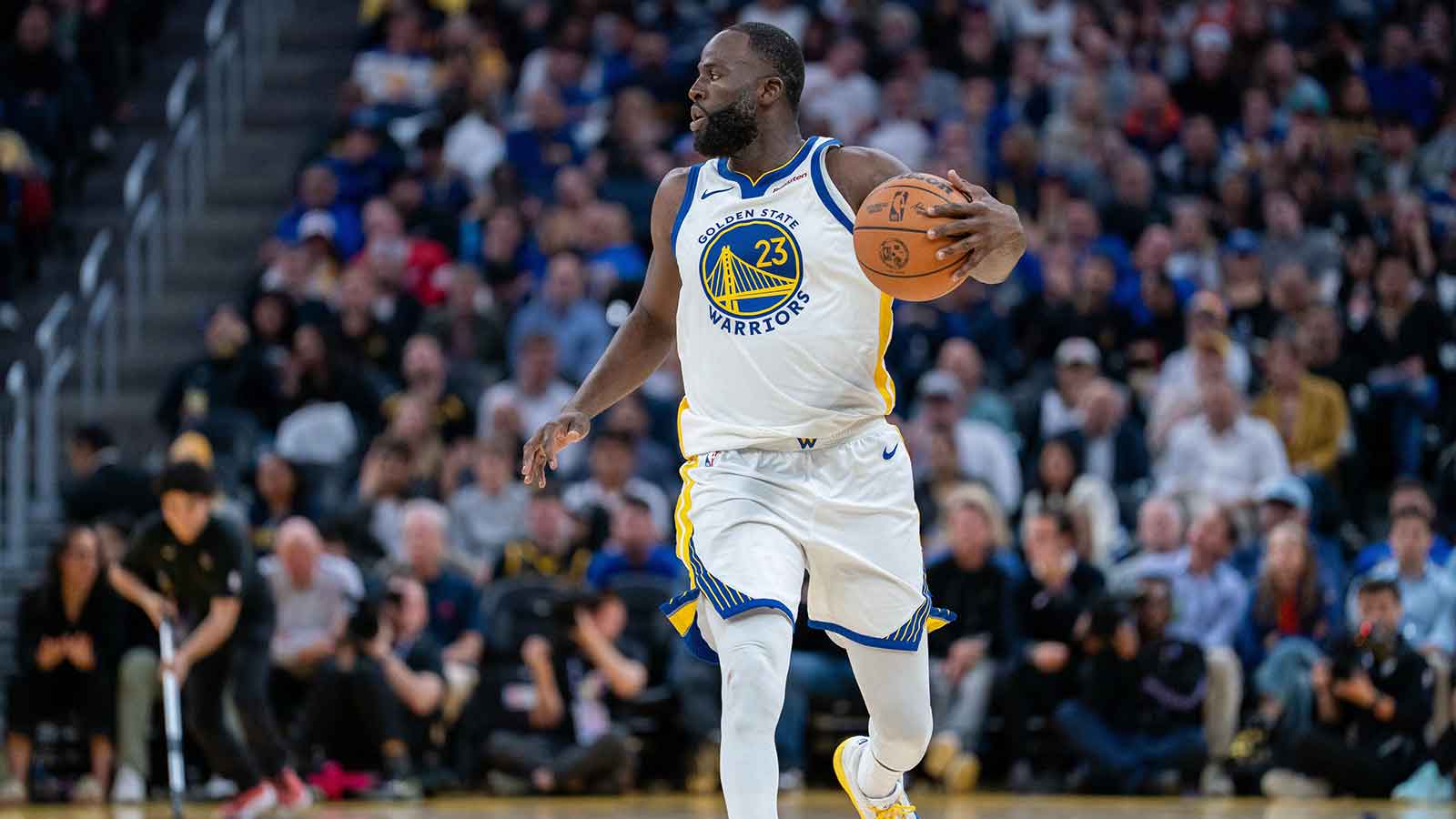 Warriors forward Draymond Green (23) dribbles the basketball against the LA Clippers during the fourth quarter at Chase Center