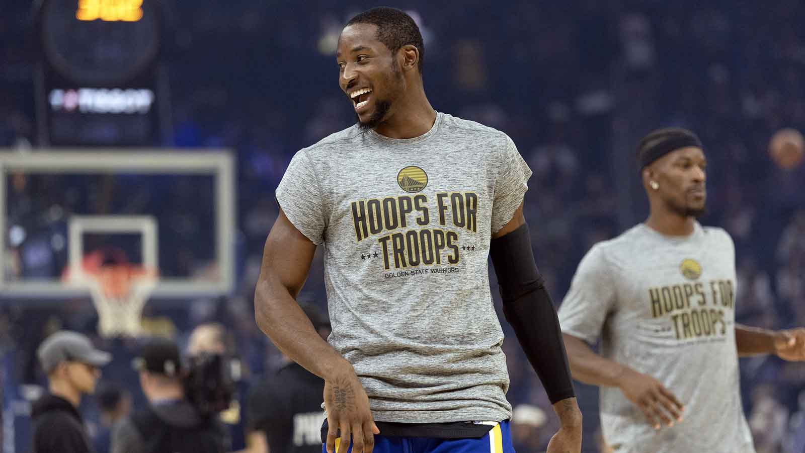 Golden State Warriors forward Jonathan Kuminga (1) warms up before facing the Indiana Pacers at Chase Center. 