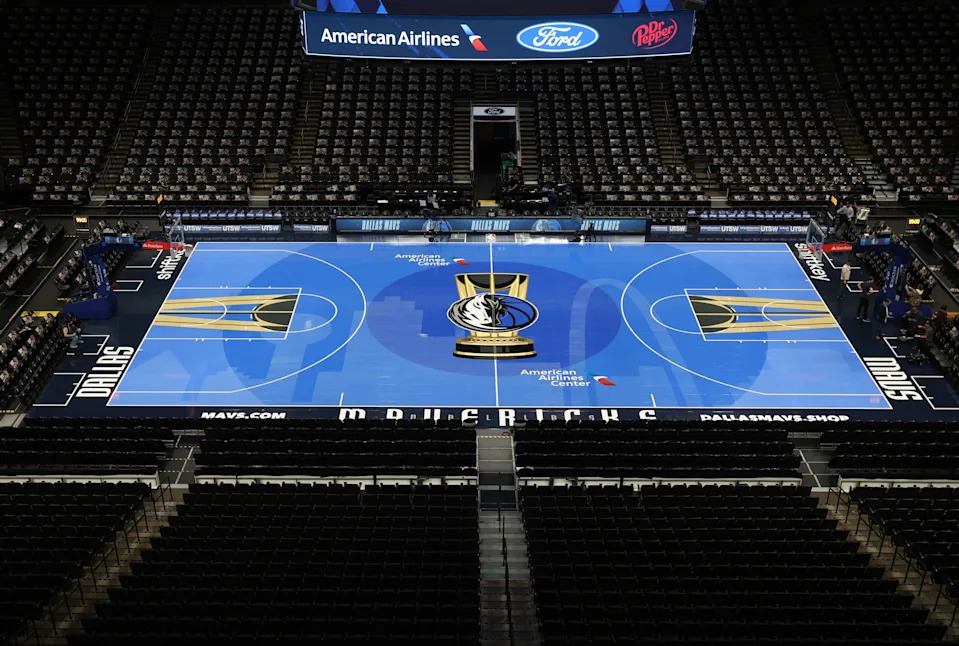 <p>The VIOLENTLY blue court will make its return to the AAC Friday (Photo by Tim Heitman/NBAE via Getty Images)</p><br>