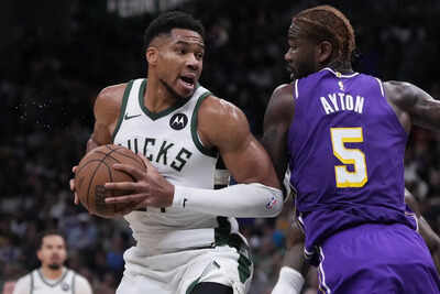 Is Giannis Antetokounmpo playing tonight vs the Philadelphia 76ers? Latest update on the Milwaukee Bucks star's injury report (November 20, 2025)