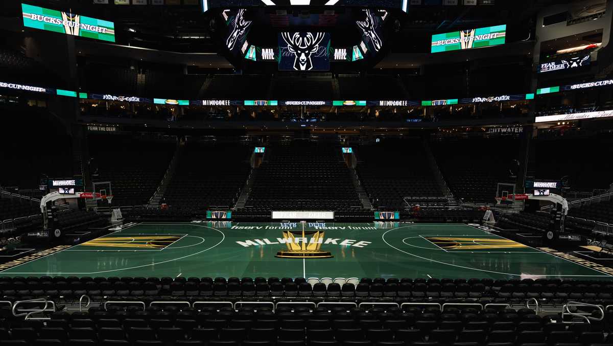 Bucks debut green court for NBA Cup opener against Bulls tonight