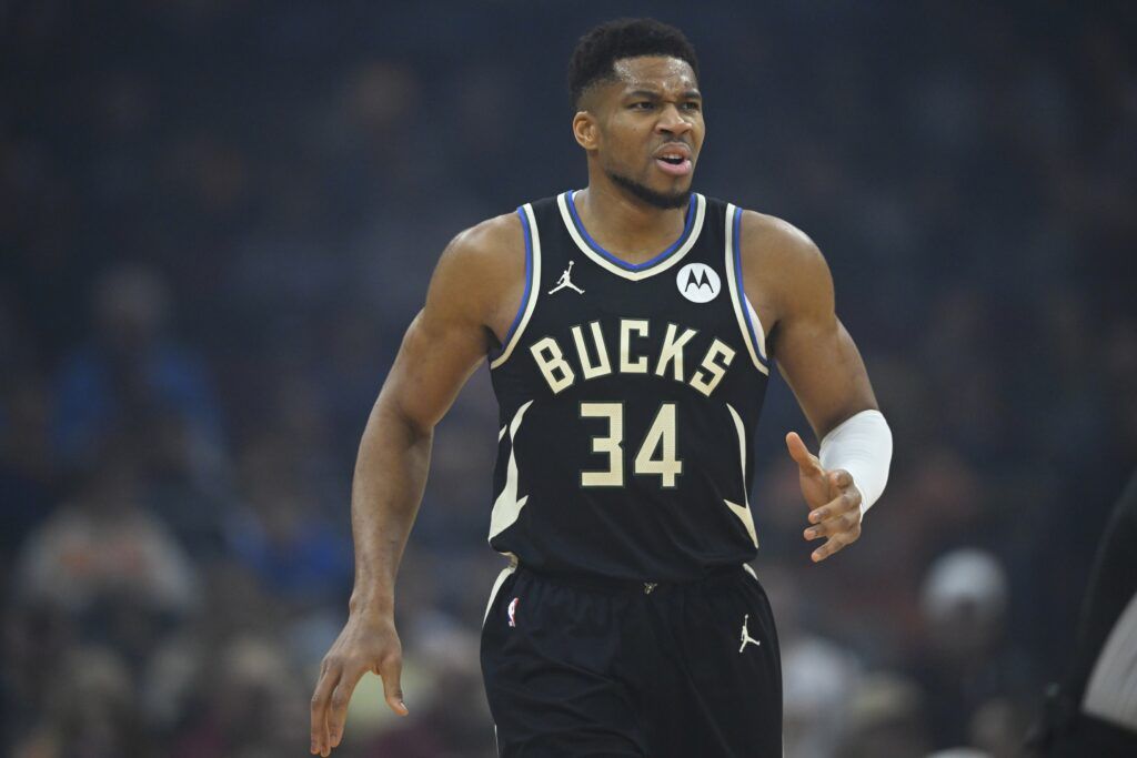 Bucks Predicted to Cut Ties With Giannis Antetokounmpo in Trade for $211,584,940 All-Star and Draft Capital