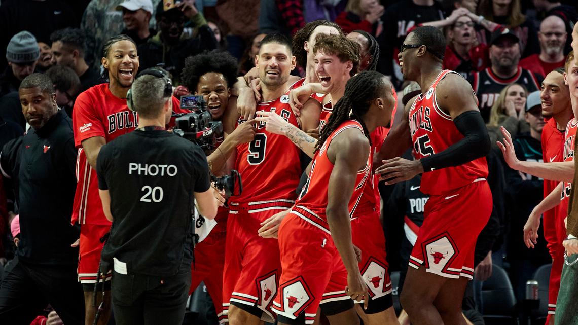 Vucevic's buzzer-beating 3 gives the Bulls a 122-121 win over the Blazers