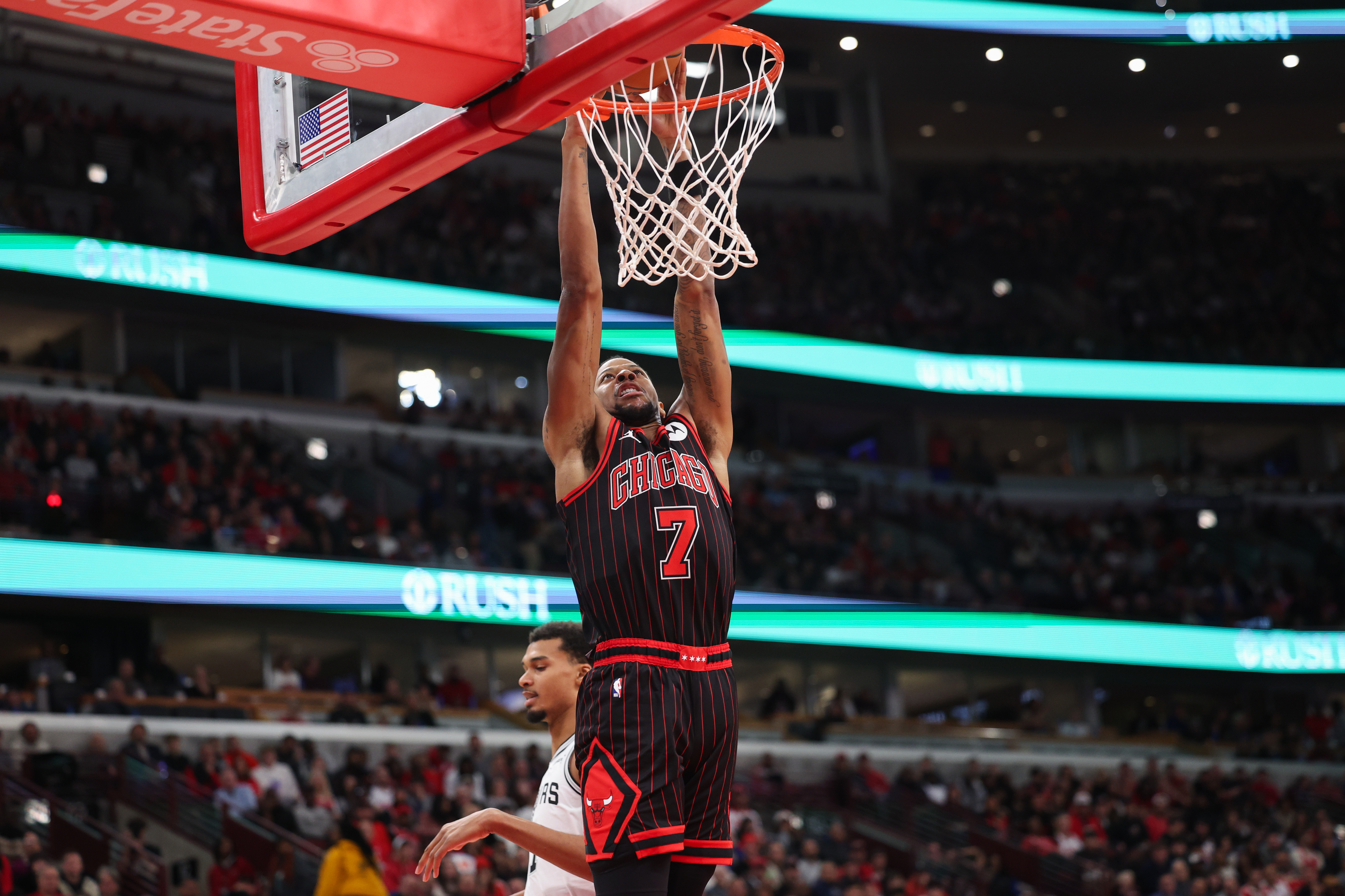 Chicago Bulls forward Dalen Terry (7) goes up for a dunk past San Antonio Spurs forward Victor Wembanyama (1) during the second quarter at the United Center on Monday, Nov. 10, 2025, in Chicago. (Armando L. Sanchez/Chicago Tribune)