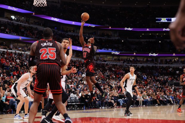 Chicago Bulls guard Ayo Dosunmu (11) goes up for a shot during the second quarter against the San Antonio Spurs at the United Center on Monday, Nov. 10, 2025, in Chicago. (Armando L. Sanchez/Chicago Tribune)