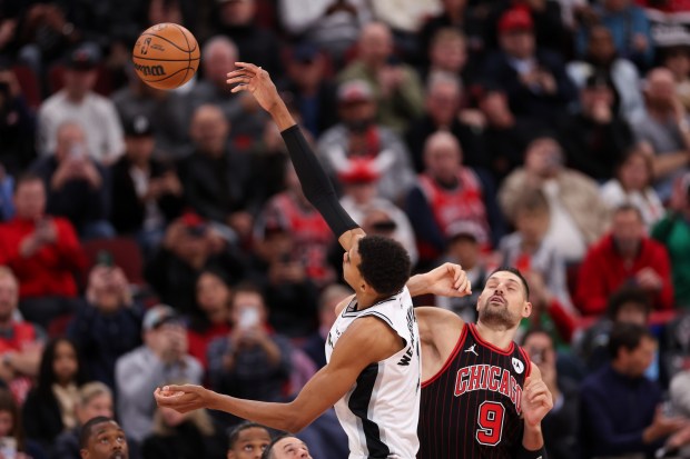 San Antonio Spurs forward Victor Wembanyama (1) gets a tip-off against Chicago Bulls center Nikola Vučević (9) during the first quarter at the United Center on Monday, Nov. 10, 2025, in Chicago. (Armando L. Sanchez/Chicago Tribune)