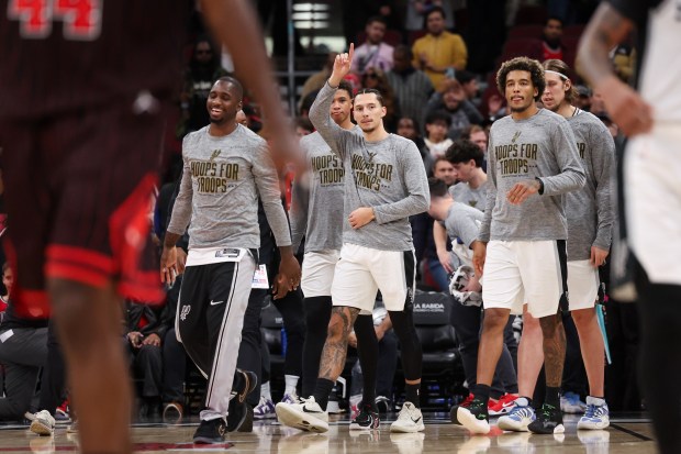San Antonio Spurs players celebrate after defeating the Chicago Bulls, 121-117, at the United Center on Monday, Nov. 10, 2025, in Chicago. (Armando L. Sanchez/Chicago Tribune)