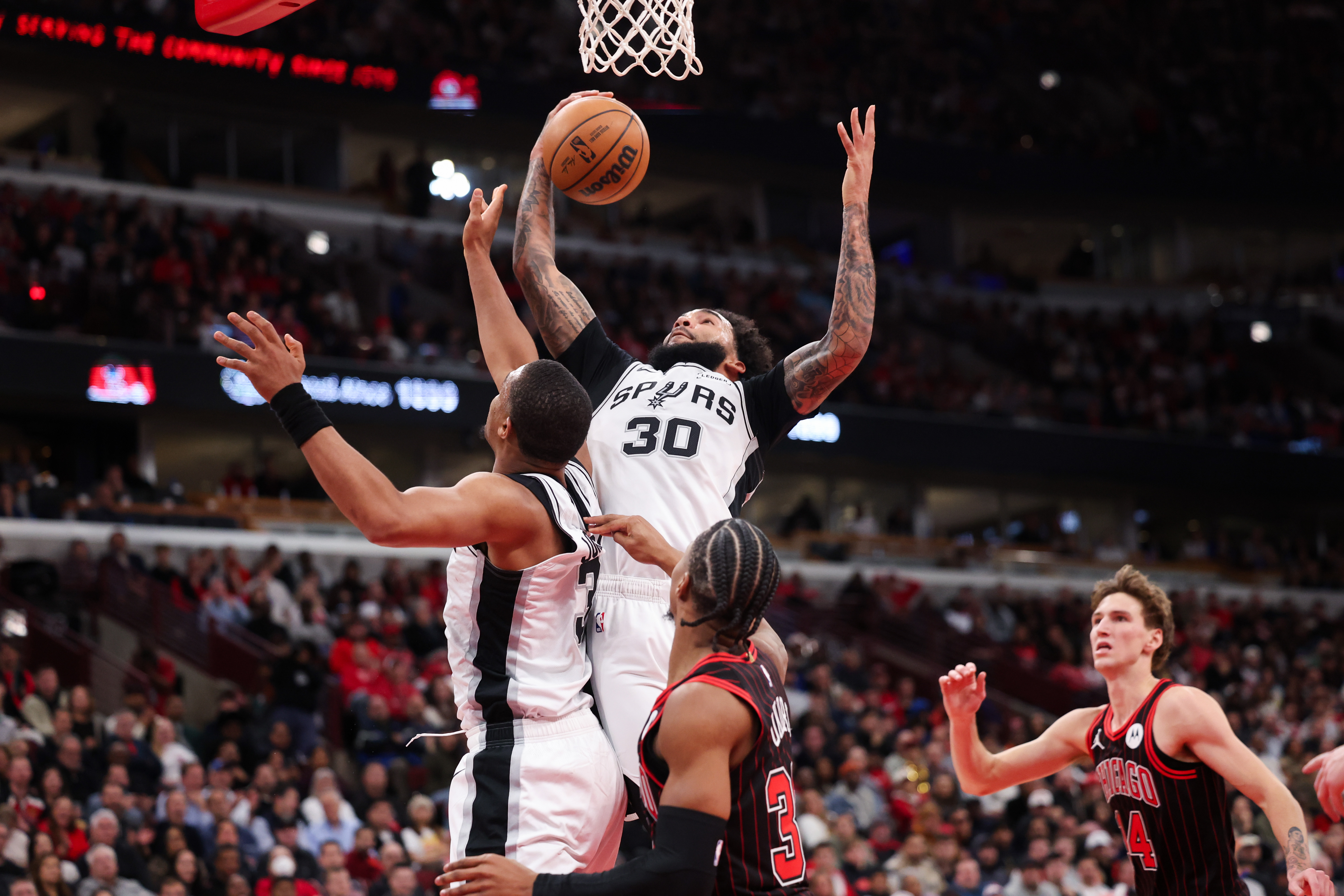 San Antonio Spurs forward Julian Champagnie (30) grabs a rebound during the fourth quarter against the Chicago Bulls at the United Center on Monday, Nov. 10, 2025, in Chicago. (Armando L. Sanchez/Chicago Tribune)