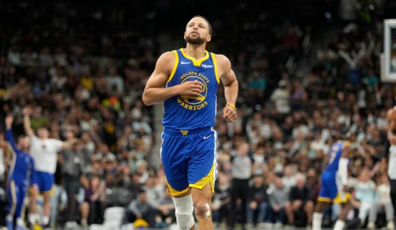 Golden State Warriors guard Stephen Curry (30) gets back on defense.