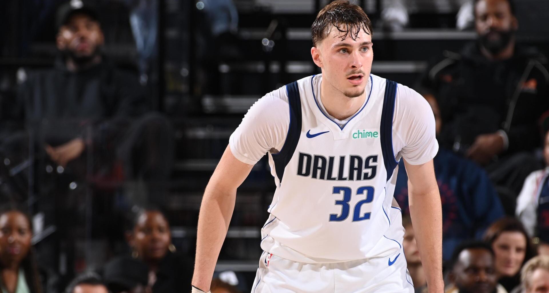 Flagg scores season-high 35 and Thompson rallies Mavericks past Clippers 114-110