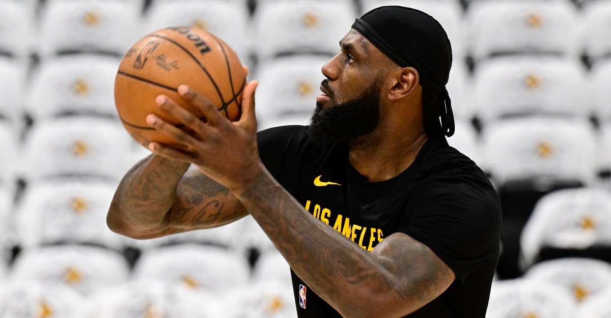 Lakers Injury Report: LeBron questionable vs. Jazz after first practice