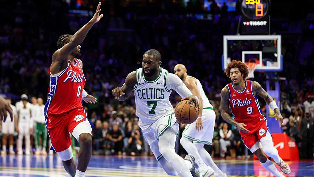 Brown scores 32 points to lead Celtics past 76ers 109-108 for third straight win