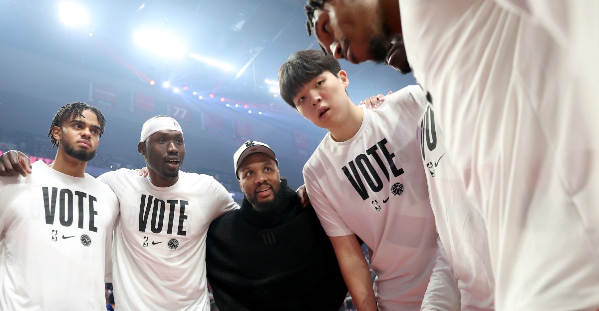 Damian Lillard Helping Trail Blazers Keep Perspective Amid Rough Patch