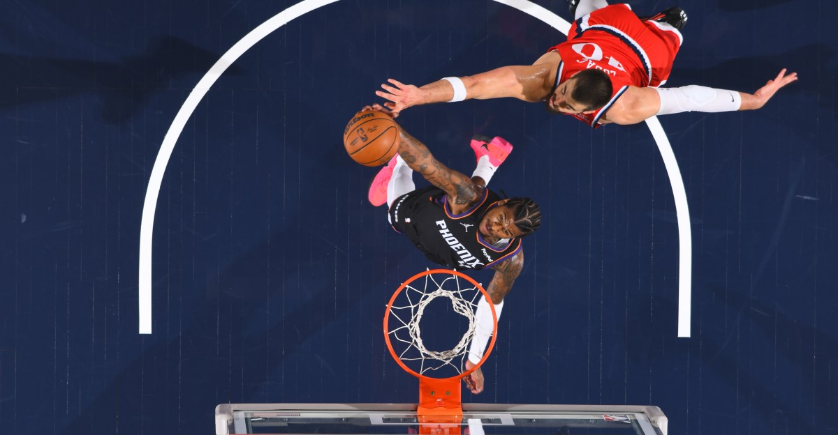 Jalen Green leaves game with appearant hamstring injury