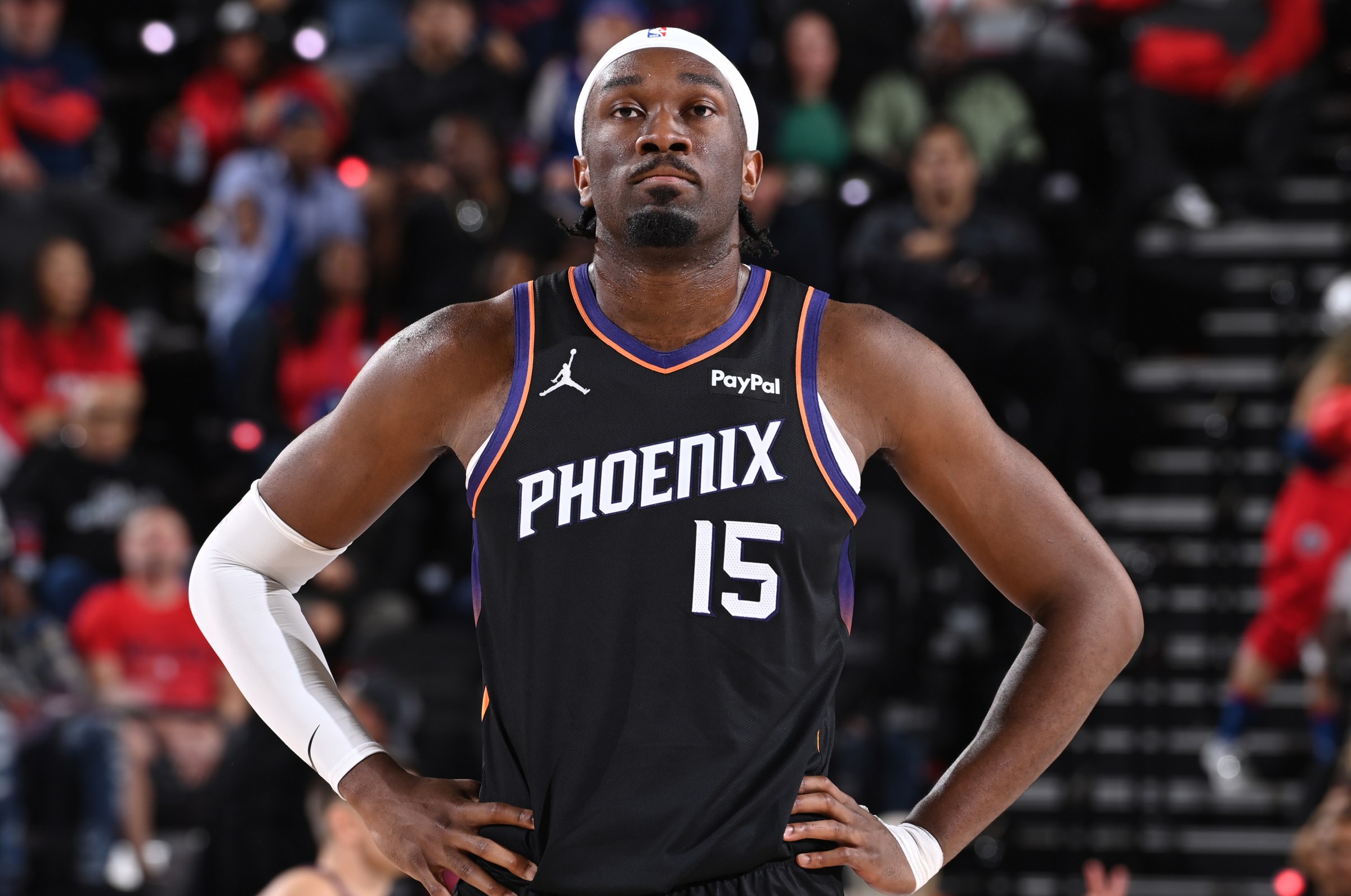INGLEWOOD, CA - NOVEMBER 8: Mark Williams #15 of the Phoenix Suns looks on during the game against the LA Clippers on November 8, 2025 at Intuit Dome in Los Angeles, California. NOTE TO USER: User expressly acknowledges and agrees that, by downloading and/or using this Photograph, user is consenting to the terms and conditions of the Getty Images License Agreement. Mandatory Copyright Notice: Copyright 2025 NBAE (Photo by Juan Ocampo/NBAE via Getty Images)
