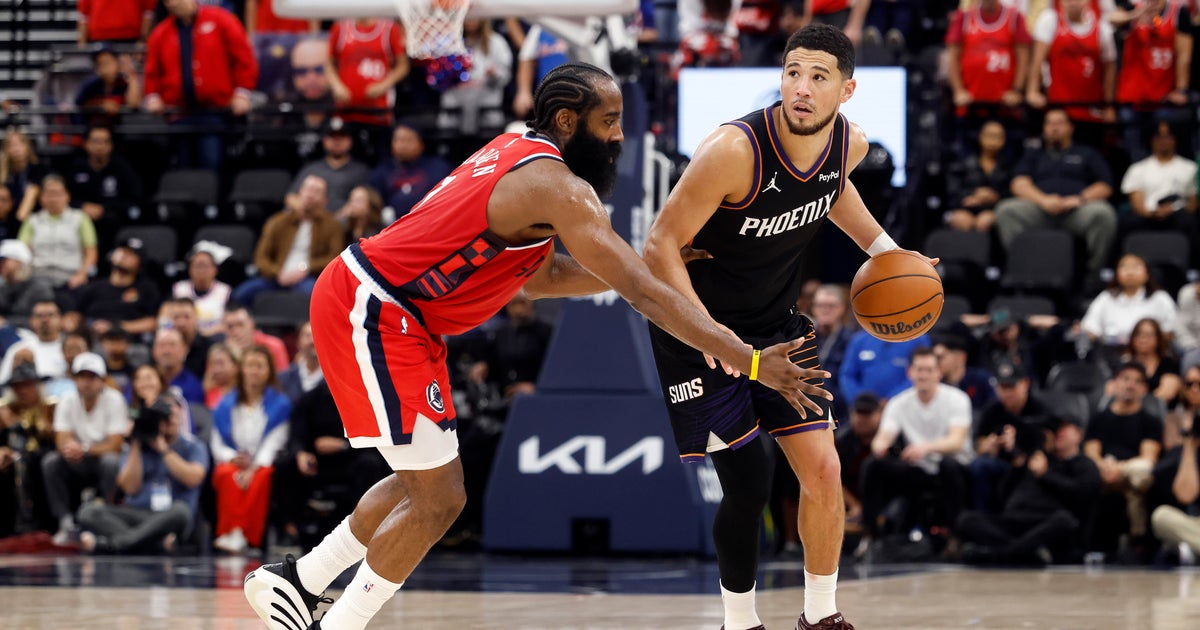 Booker barely misses his 1st regular-season triple-double, still leads Suns past Clippers 114-103