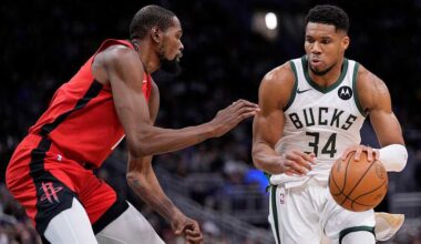Durant leads fourth-quarter comeback as Rockets beat Bucks