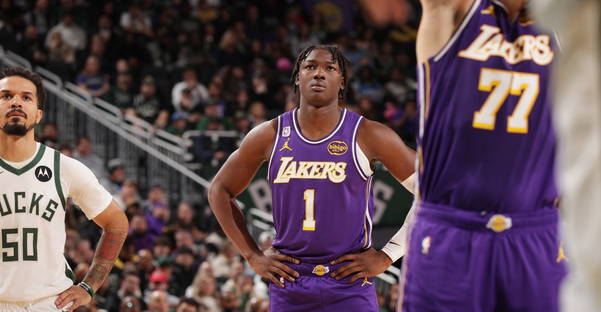 Giannis Antetokounmpo helped Adou Thiero get ball after Lakers debut