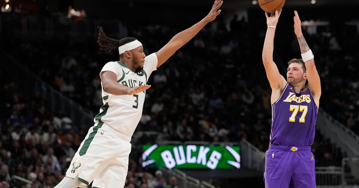 Doncic scores 41 points, Reaves adds 25 as Lakers roll to 119-95 win against Bucks